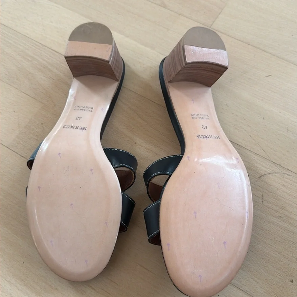 Hermes sandals with a small block heel - Picture 3 of 3